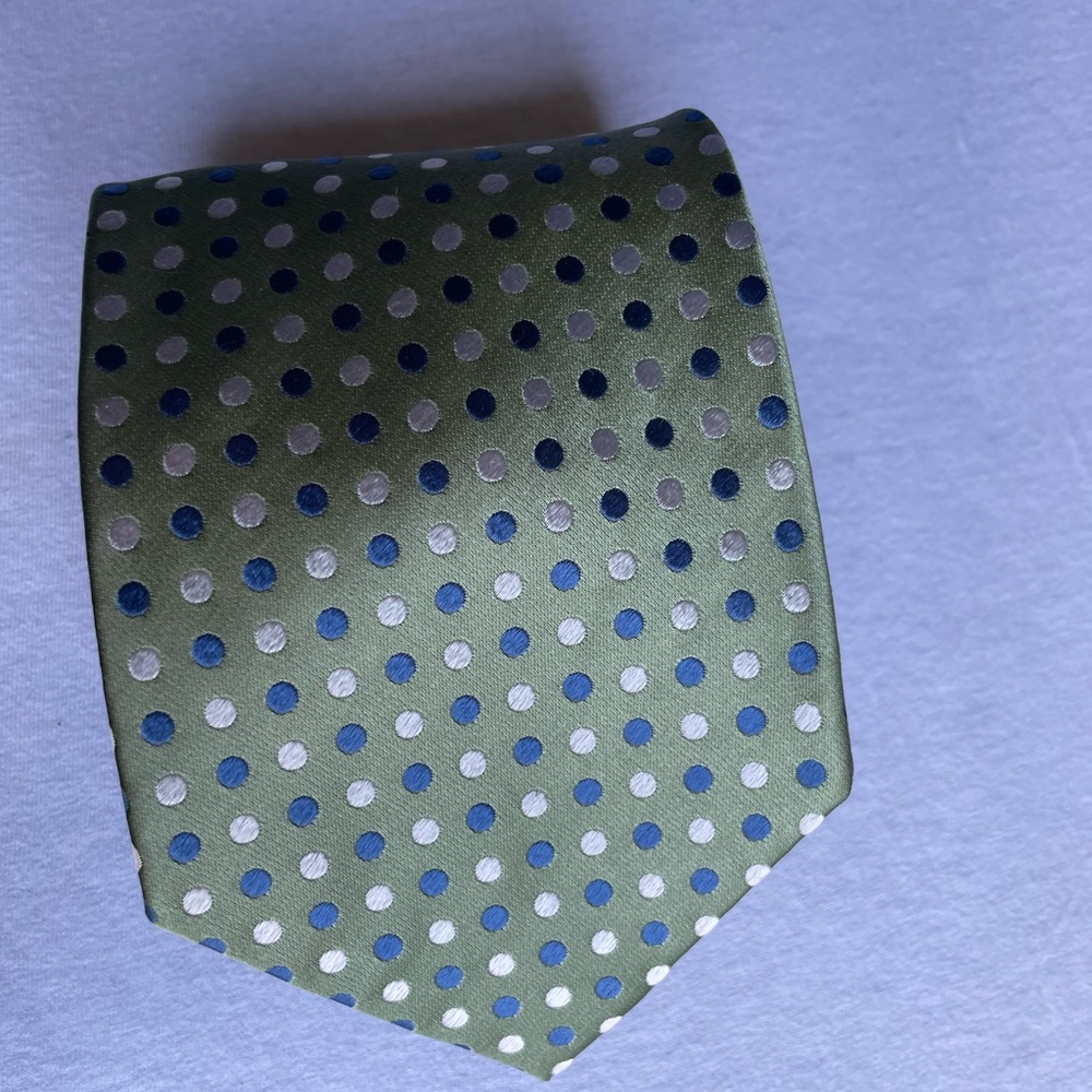 Geoffrey Beene 100% Silk Green Polka Dot 3 1/2in W 58 1/2in L Designer